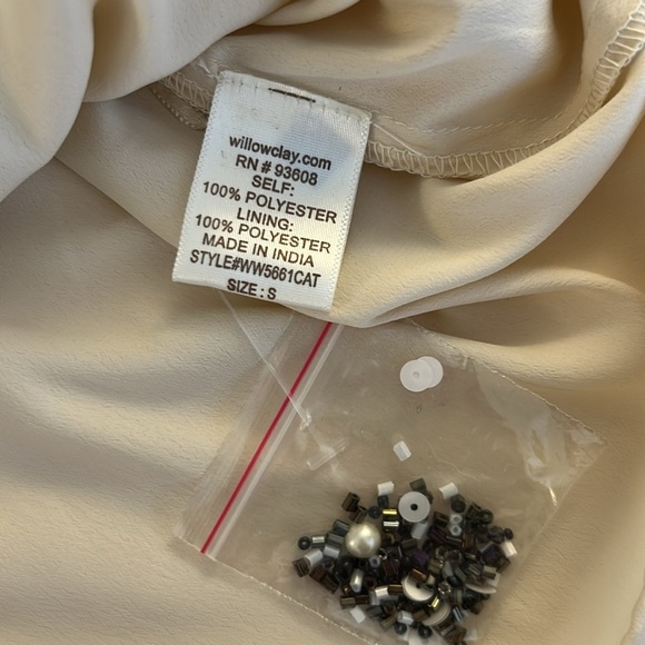 Willow & Clay Tan Black & White Beaded Sequin Floral Top Size Small New with tag - Picture 5 of 5